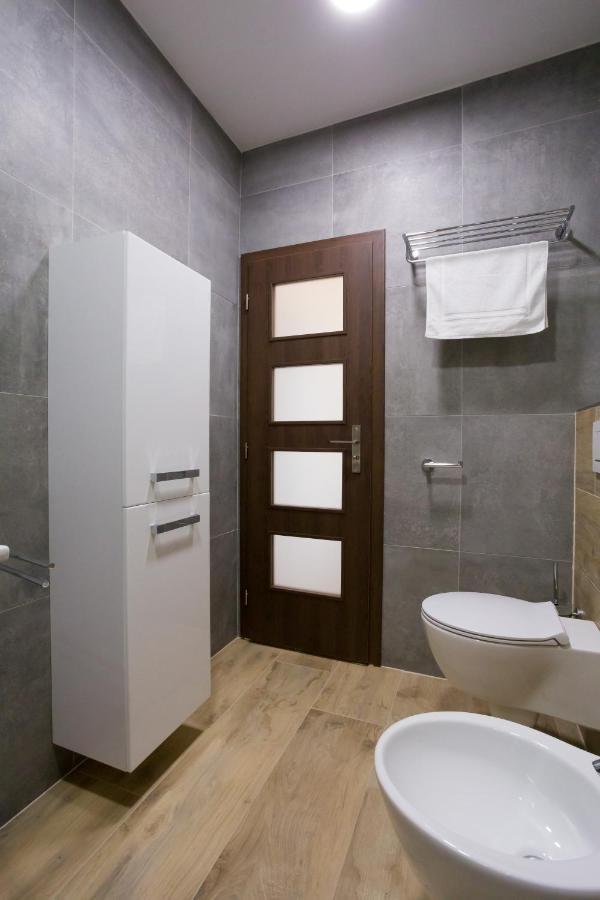 Luxusni Velky Apartman S Terasou V Centru Litomysle Exterior foto