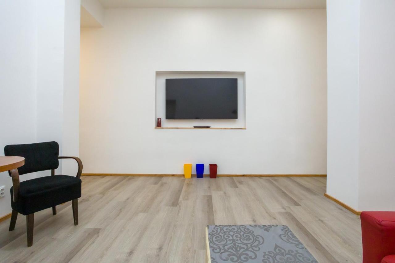 Luxusni Velky Apartman S Terasou V Centru Litomysle Exterior foto